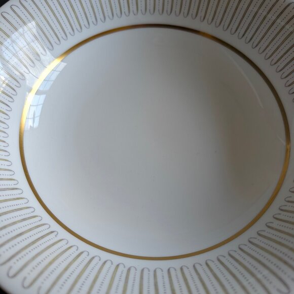 Royal Albert "Capri" Round Vegetable Bowl 9.25" - Picture 3 of 6